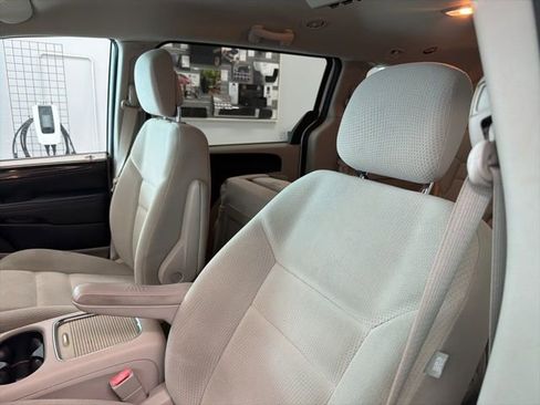 Used 2015 Dodge Grand Caravan SXT image 14