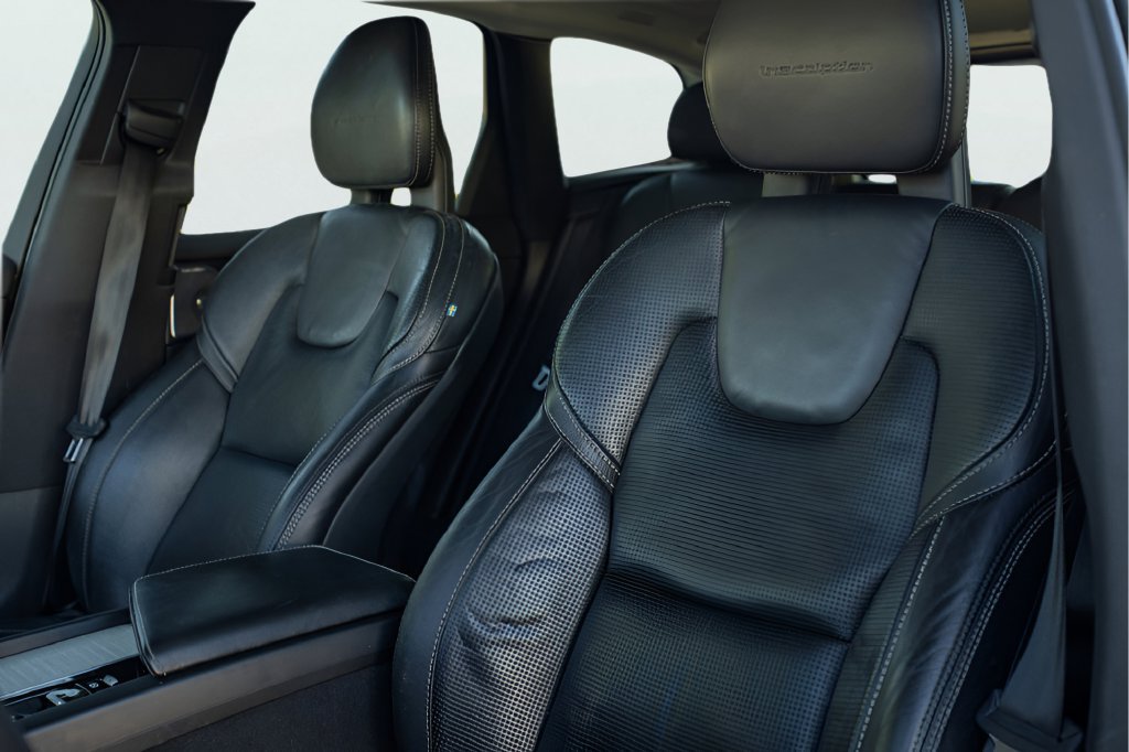Used 2018 Volvo XC60 T8 Inscription w/ Luxury Seat Package AWD/4WD image 30