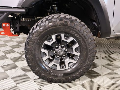 Used 2019 Toyota Tacoma TRD Off-Road image 16