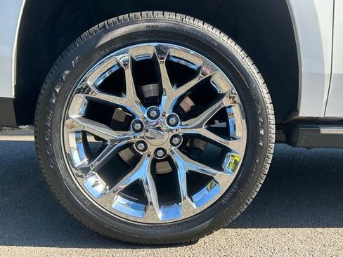 Used 2017 Cadillac Escalade ESV Premium Luxury AWD/4WD image 10