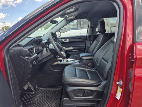 Used 2024 Ford Explorer XLT w/ Equipment Group 202A RWD image 2