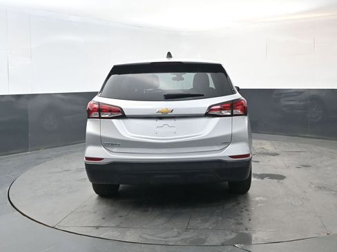 Used 2022 Chevrolet Equinox LS w/ LS Convenience Package AWD/4WD image 4
