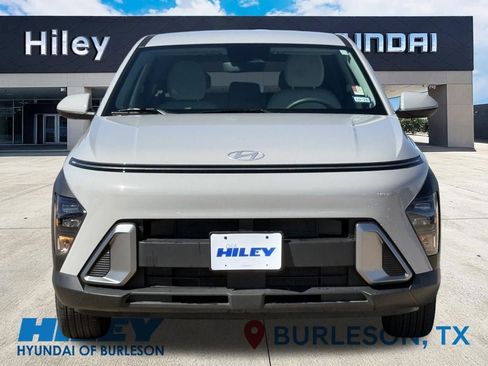 Certified 2025 Hyundai Kona SE image 8