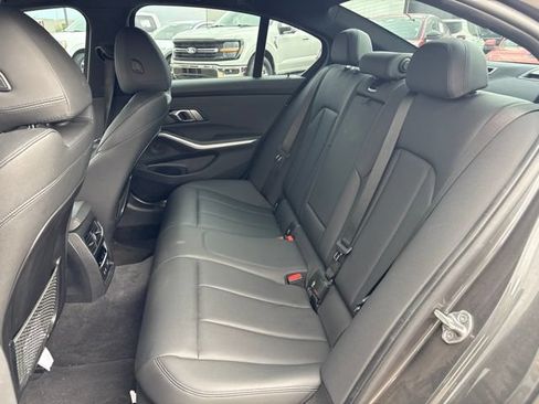 Used 2019 BMW 330i Sedan w/ Convenience Package RWD image 9