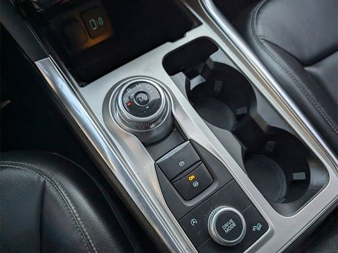 Used 2020 Ford Explorer XLT w/ Equipment Group 202A image 23