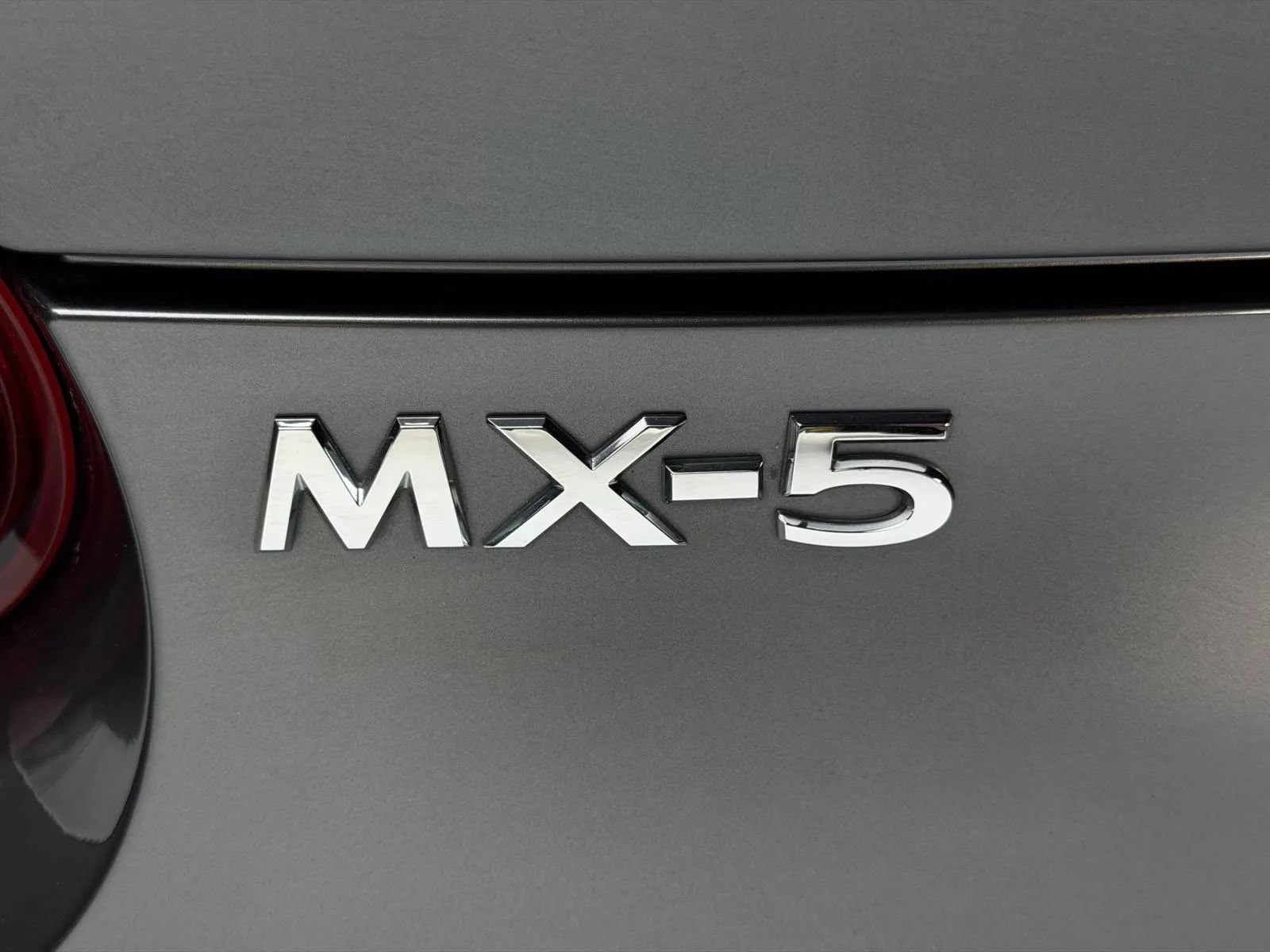 Used 2022 MAZDA MX-5 Miata RF Grand Touring RWD image 9