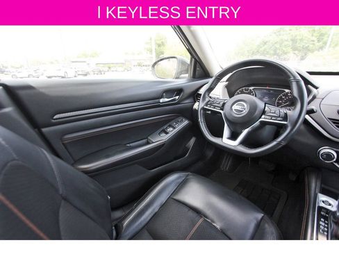 Used 2021 Nissan Altima 2.5 SR w/ SR Premium Package image 9
