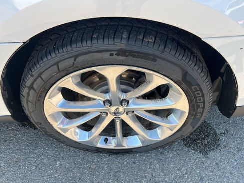 Used 2018 Ford Taurus Limited AWD/4WD image 9