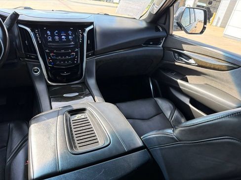 Used 2019 Cadillac Escalade ESV Platinum w/ Escalade Sport Edition AWD/4WD image 20
