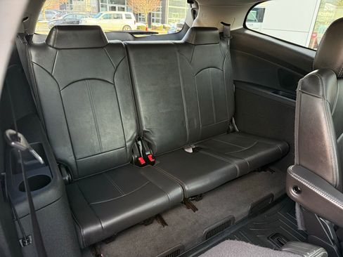 Used 2017 Chevrolet Traverse LT image 38