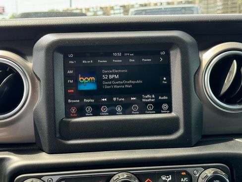 Used 2020 Jeep Wrangler Unlimited Sahara AWD/4WD image 30