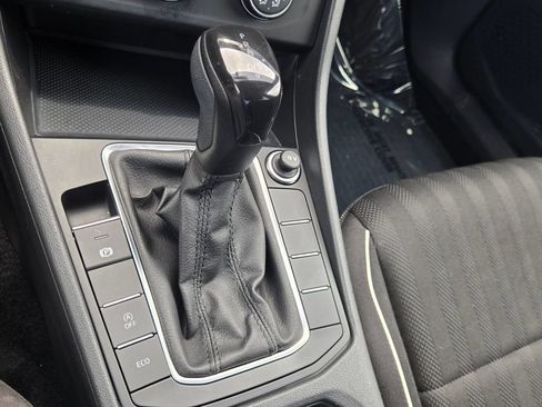 Certified 2022 Volkswagen Jetta Sport FWD image 19