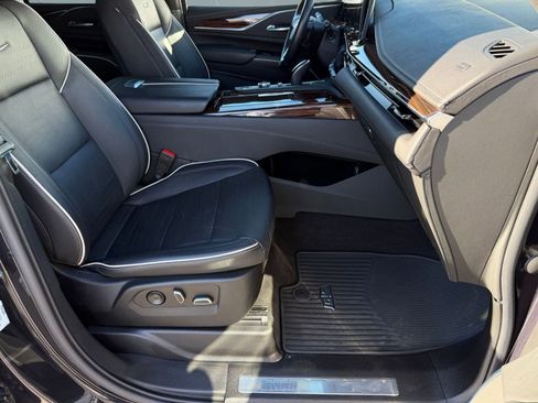 Certified 2022 Cadillac Escalade Premium Luxury image 30