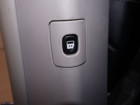 Used 2016 Chrysler Town & Country Touring w/ Driver Convenience Group FWD image 16