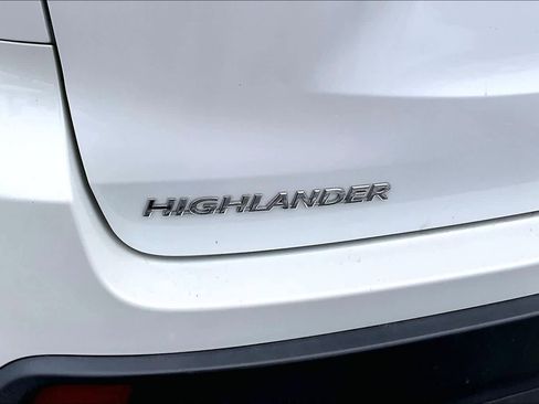 Used 2018 Toyota Highlander LE w/ Carpet Mat Package (TMS) image 59