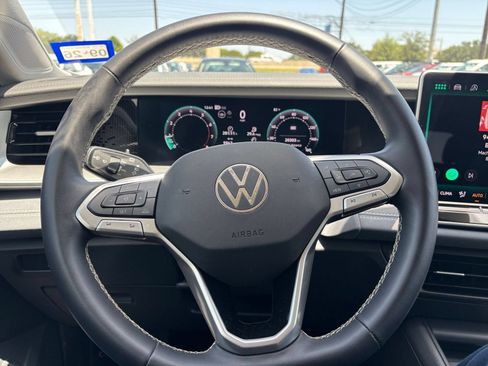 Used 2026 Volkswagen Tiguan SE AWD/4WD image 29