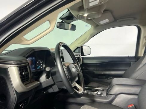 Used 2024 Ford Expedition XLT image 15