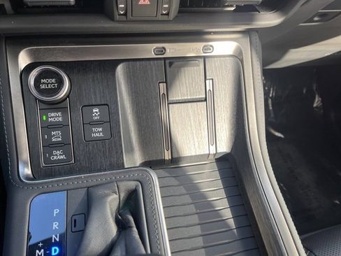 Used 2025 Lexus GX 550 image 28