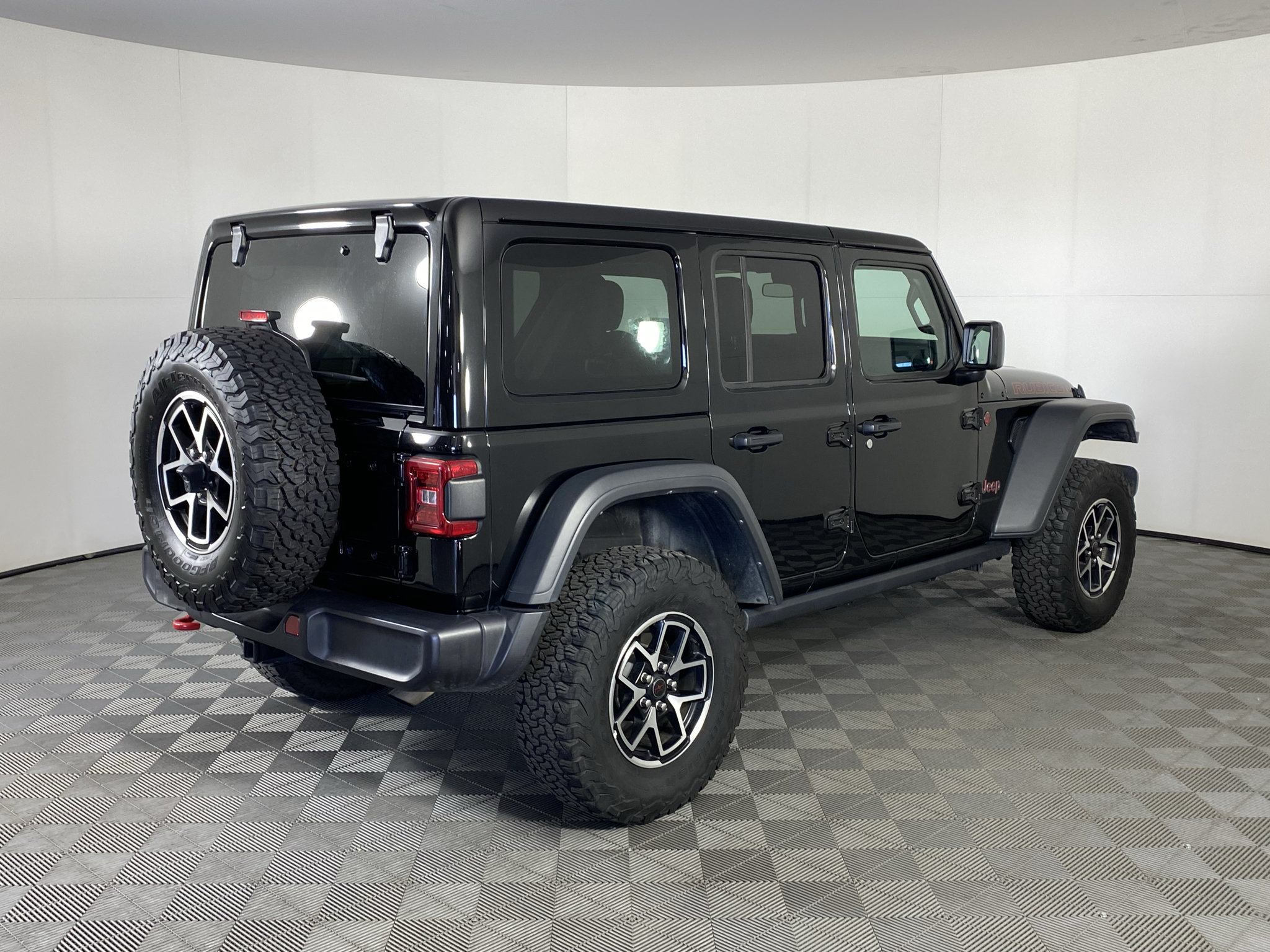 Used 2025 Jeep Wrangler Unlimited Rubicon AWD/4WD image 5