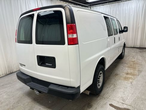 Used 2018 Chevrolet Express 2500 w/ Driver Convenience Package image 10