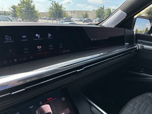 Used 2025 Cadillac Escalade V w/ LPO, ONYX Package AWD/4WD image 23