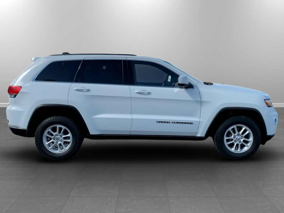 Used 2019 Jeep Grand Cherokee Laredo AWD/4WD image 8