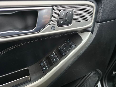 Used 2022 Ford Explorer Limited w/ Equipment Group 301A image 32