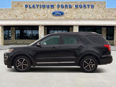 Used 2016 Ford Explorer XLT w/ Equipment Group 202A FWD image 3