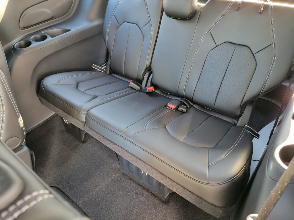 New 2026 Chrysler Pacifica Select FWD image 13