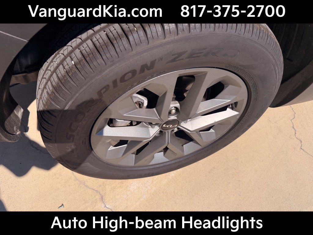 Certified 2025 Kia Telluride LX FWD image 10
