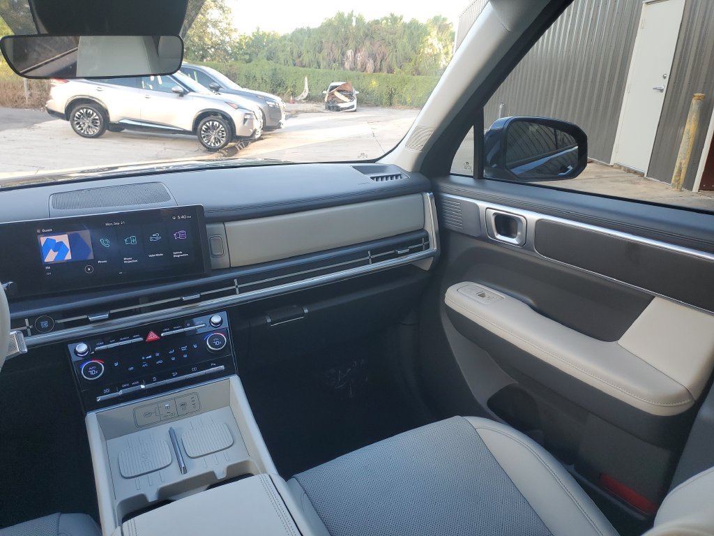 Used 2025 Hyundai Santa Fe SEL FWD image 21