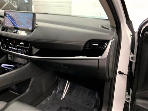 Used 2024 Nissan Rogue SL w/ SL Premium Package image 15