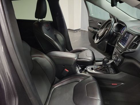 Used 2019 Jeep Cherokee Trailhawk w/ Cold Weather Group AWD/4WD image 23