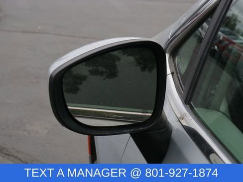 Used 2023 Chrysler Voyager LX FWD image 10