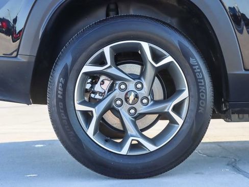 Used 2025 Chevrolet Trax LT w/ LT Convenience Package image 10