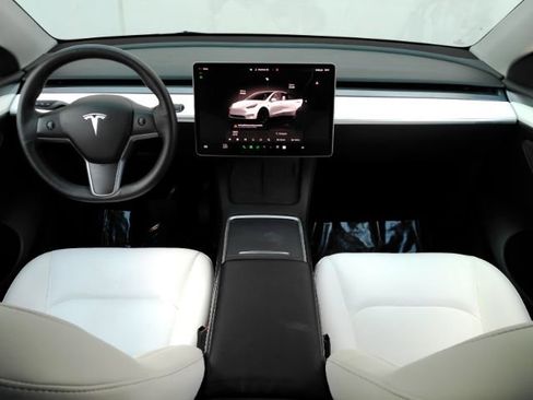 Used 2023 Tesla Model Y Long Range image 3