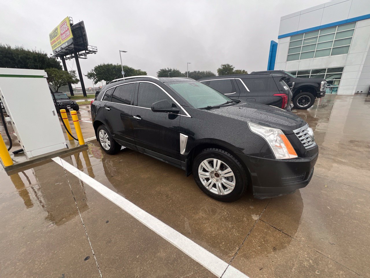 Used 2015 Cadillac SRX Luxury w/ Driver Awareness Package FWD image 3