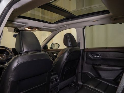 Used 2022 Nissan Rogue SL w/ SL Premium Package image 10