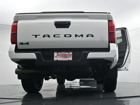 Used 2025 Toyota Tacoma TRD Sport AWD/4WD image 44