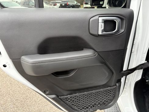 Used 2021 Jeep Wrangler Unlimited Sahara AWD/4WD image 21