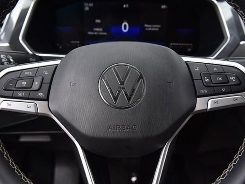 Certified 2023 Volkswagen Tiguan SE w/ Panoramic Sunroof Package FWD image 18