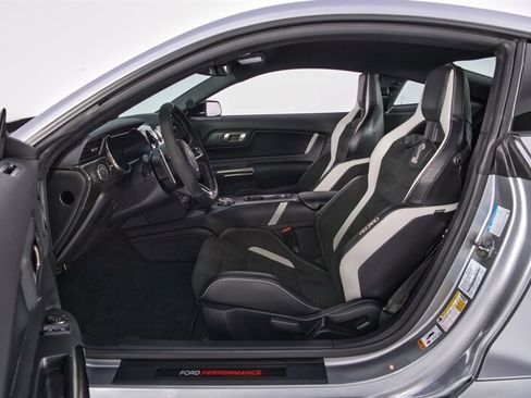 Used 2022 Ford Mustang Shelby GT500 w/ Carbon Fiber Track Pack RWD image 15