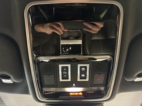 Used 2019 Land Rover Range Rover Velar S image 32