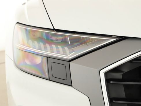 Certified 2023 Audi Q8 Prestige w/ Prestige Package image 34