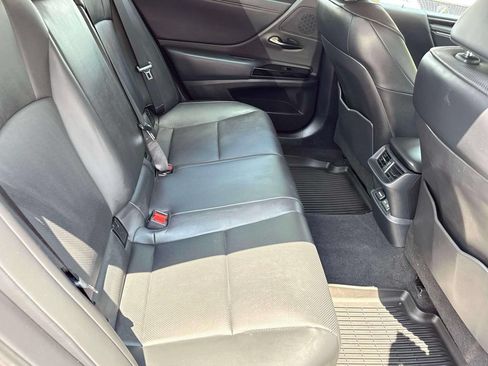 Used 2025 Lexus ES 350 w/ Premium Package FWD image 18