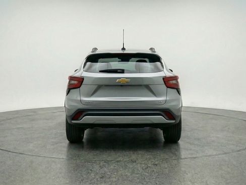 Used 2025 Chevrolet Trax LT image 7