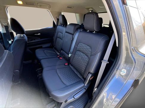 Certified 2022 Nissan Pathfinder SV image 21