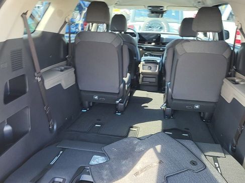 Used 2026 Kia Carnival LX image 9