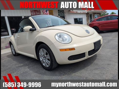 Used 2006 Volkswagen Beetle Convertible w/ Package 1 FWD image 1