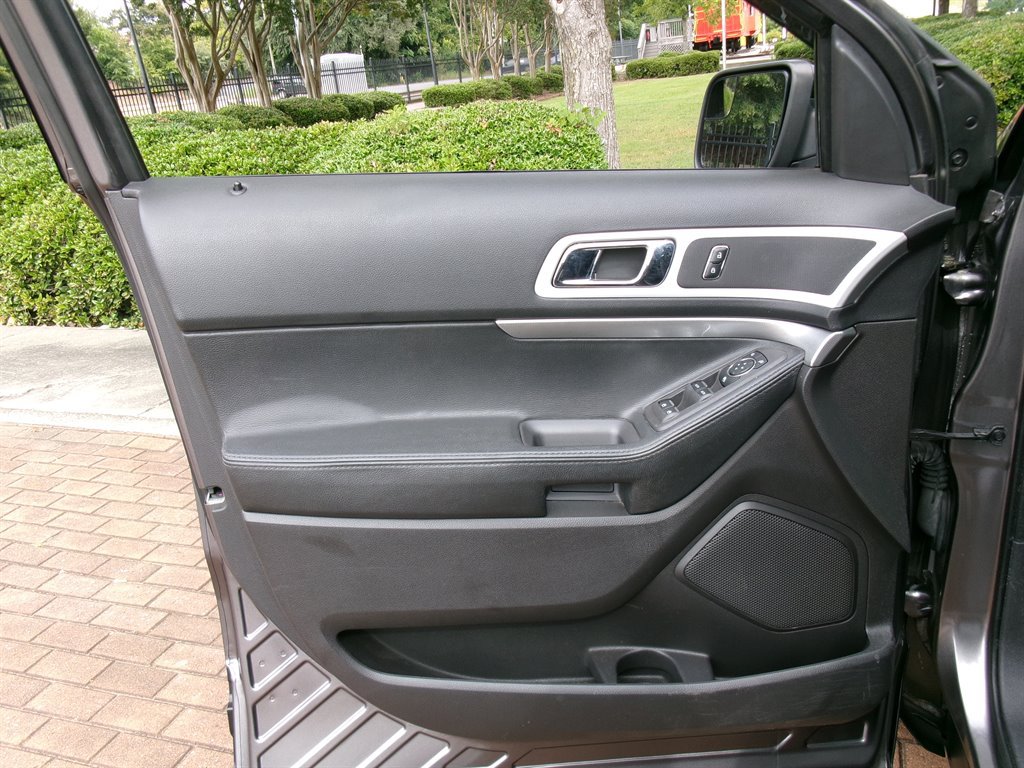Used 2011 Ford Explorer XLT w/ 202A Rapid Spec Order Code FWD image 10